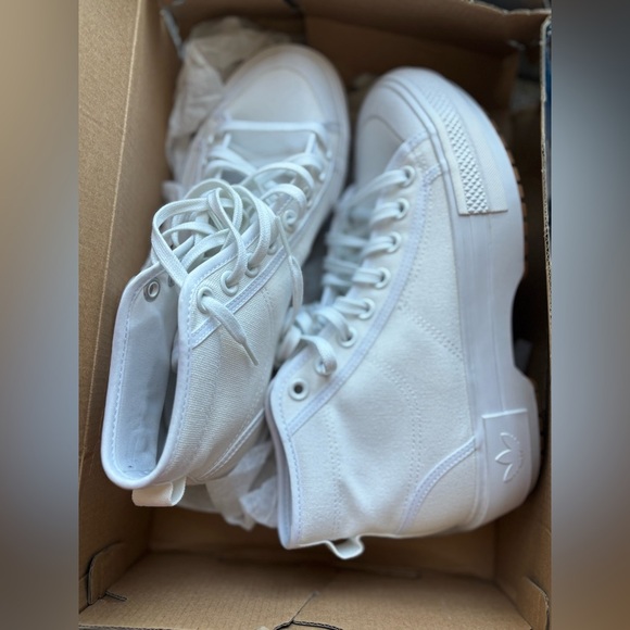 BNWT Adidas Nizza Trek W Sneakers - Women’s Size 8 - White/Gum Sole - Picture 14 of 14